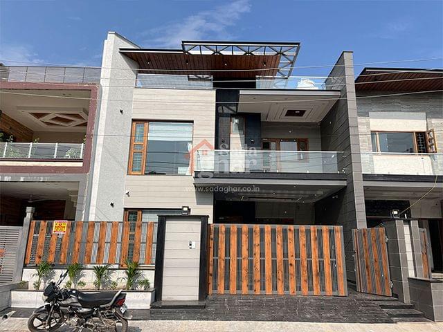 Inside 200 Gaj kothi